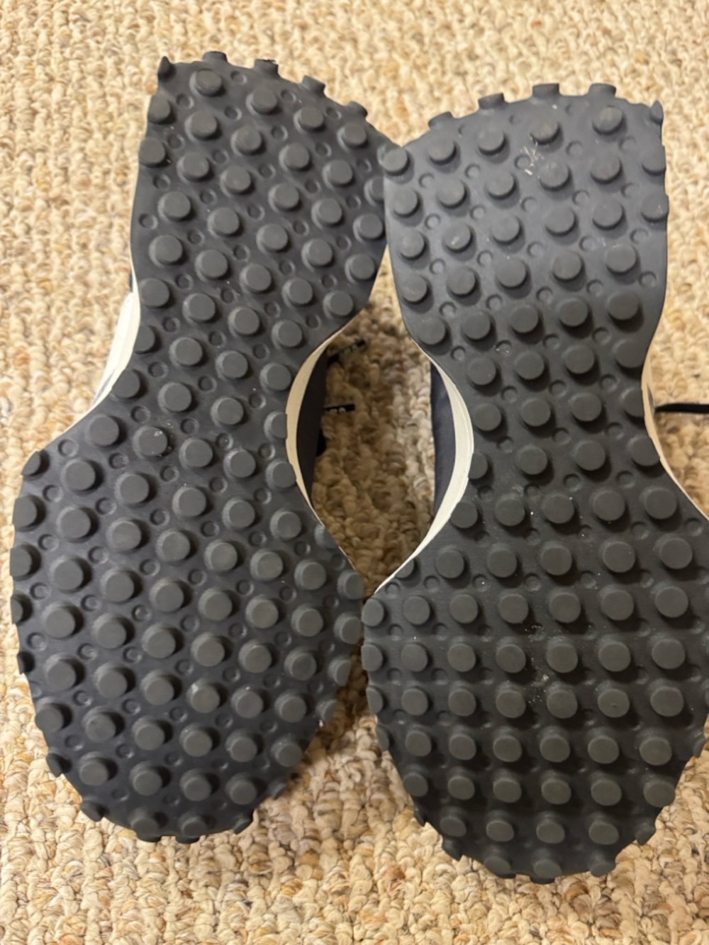Figs New Balance 327-Black /White -8.5 Worn a few times -like new. No box. - Picture 9 of 16